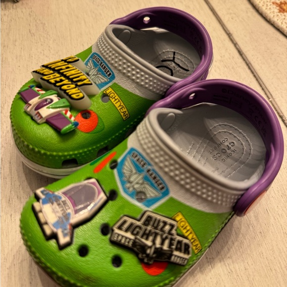 Buzz lightyear crocs - Picture 2 of 5
